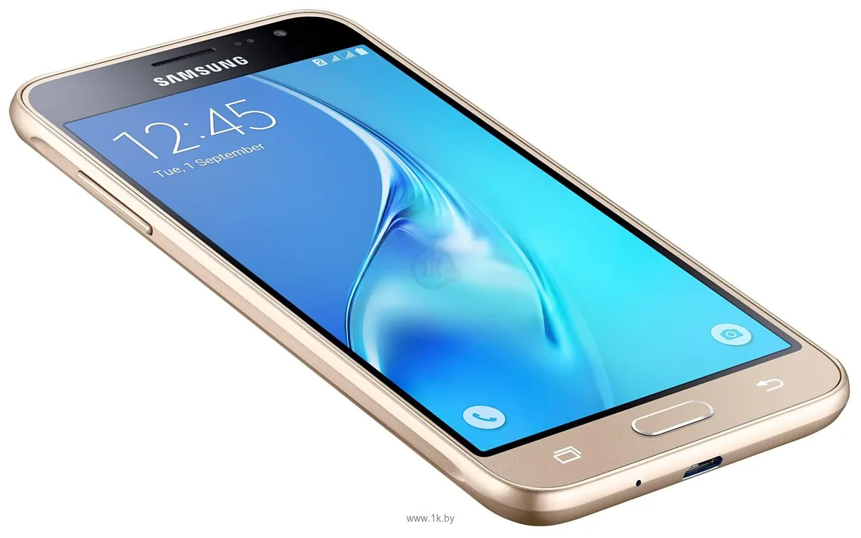 Samsung Galaxy J3 лежит фото