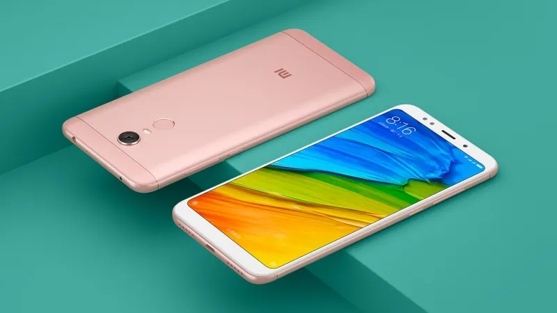 Смартфон Xiaomi Redmi 5 Plus с разных сторон