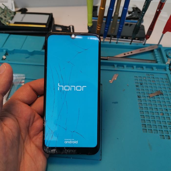 Замена стекла Honor 8s
